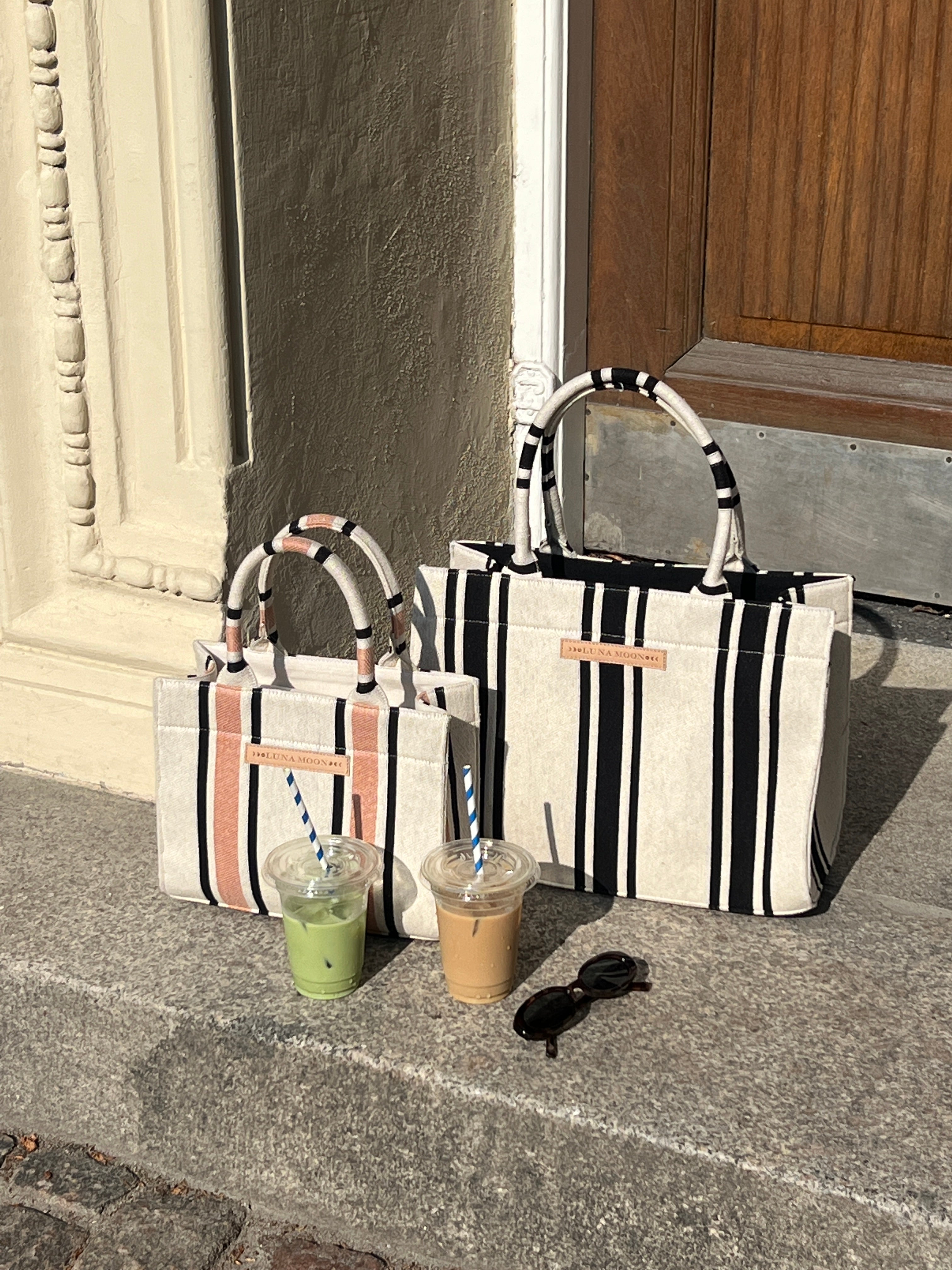 Luna Moon Mid Tote - Deauville Tote bag Black